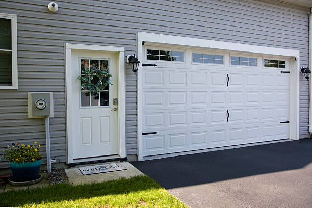 24/7 Emergency Garage Door Roller Replacement experts in East Milton, FL